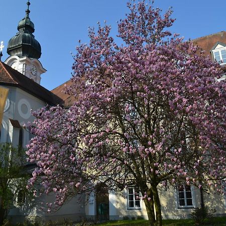 Haus Der Begegnung Heilig Geist Hotel Burghausen Buitenkant foto