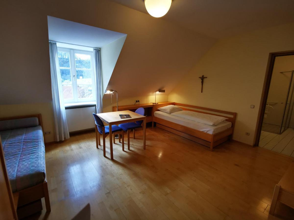 Haus Der Begegnung Heilig Geist Hotel Burghausen Buitenkant foto