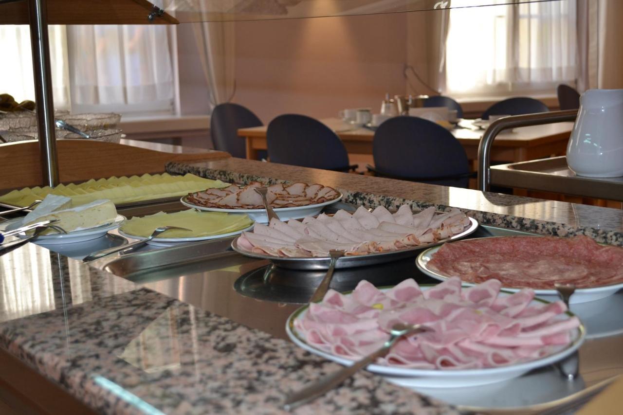 Haus Der Begegnung Heilig Geist Hotel Burghausen Buitenkant foto