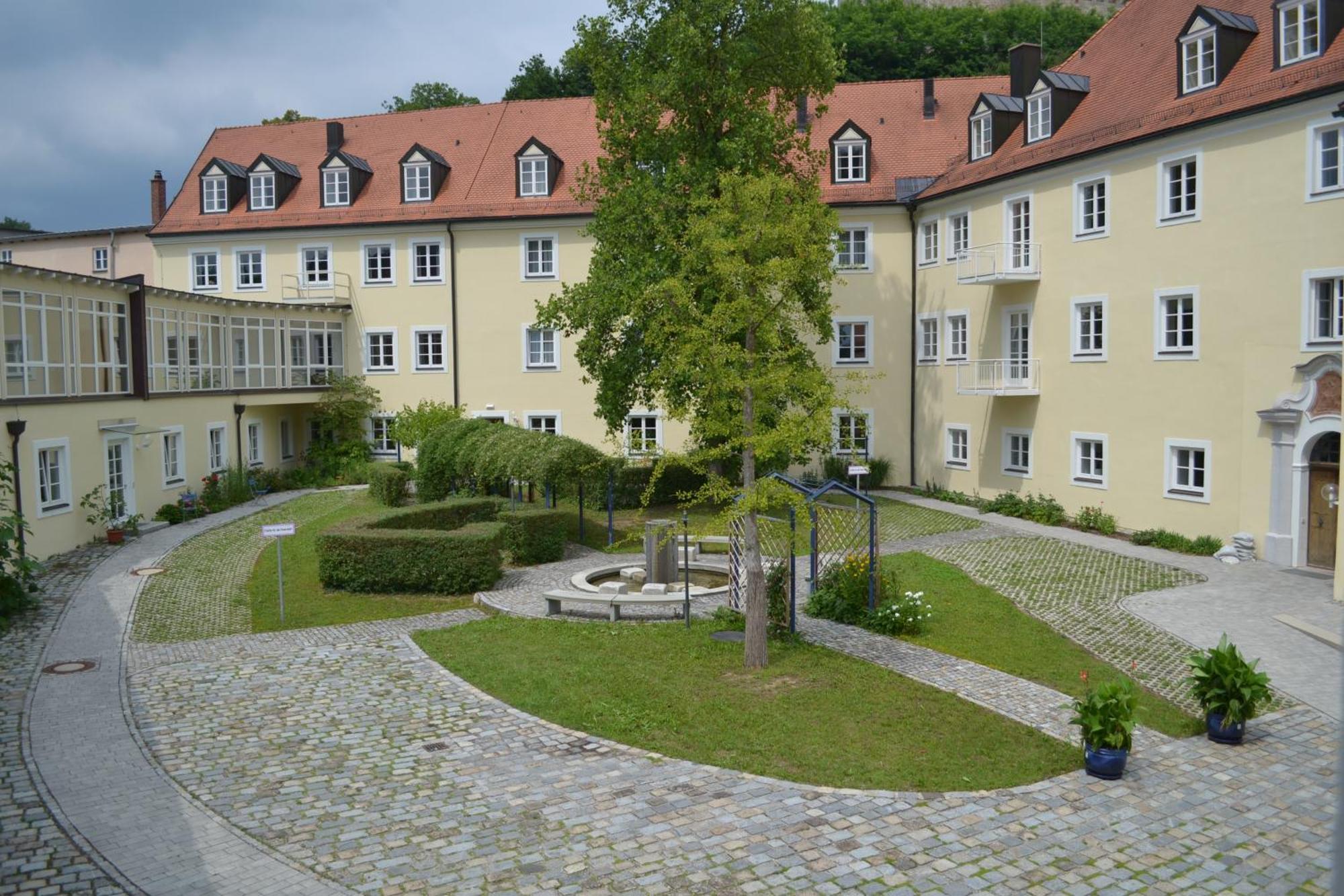 Haus Der Begegnung Heilig Geist Hotel Burghausen Buitenkant foto